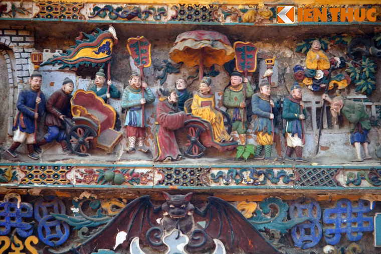 Nhiều cảnh sinh hoạt của người xưa được tạo hình rất sinh động.