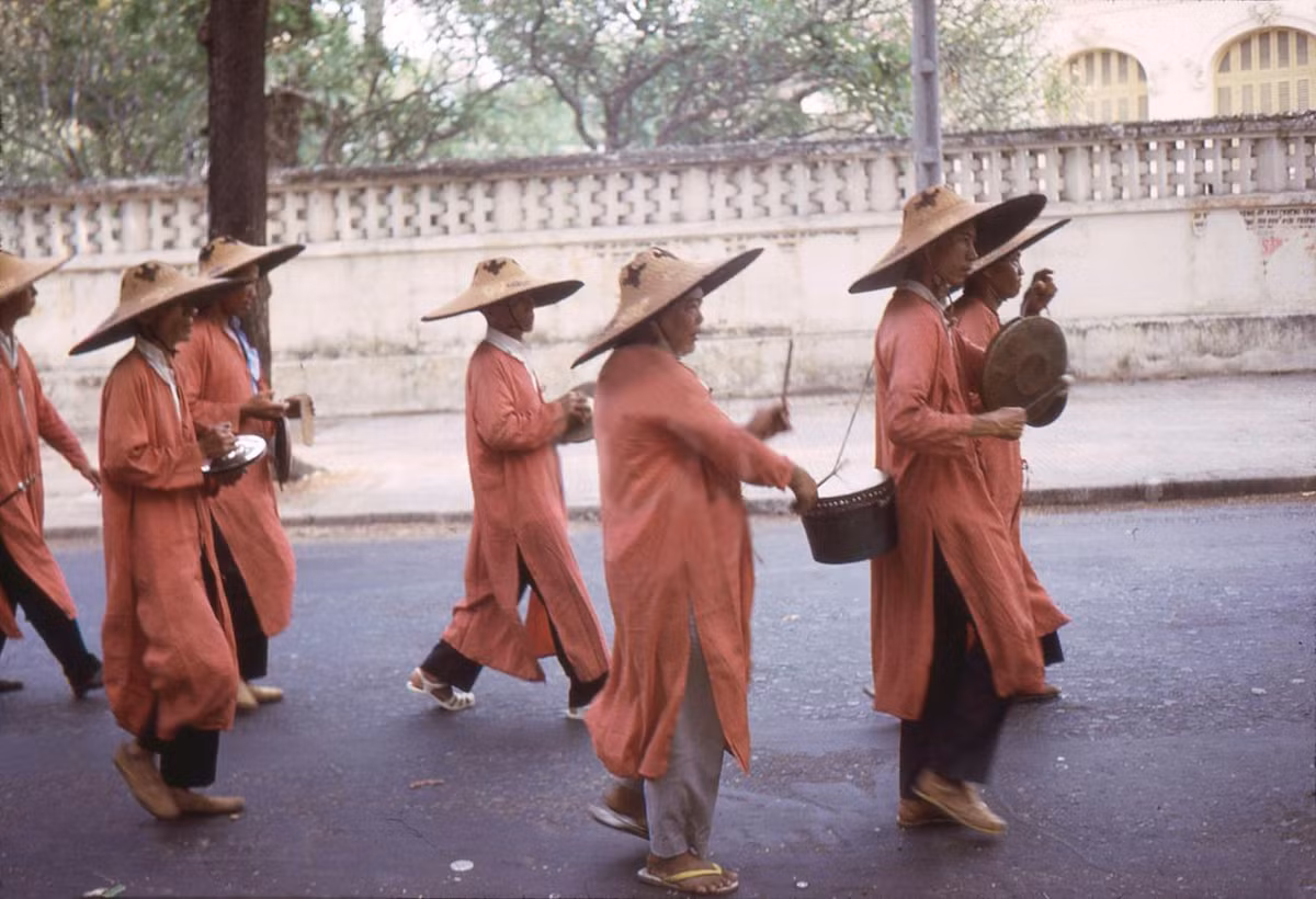 Các nhạc công phục vụ lễ tang.