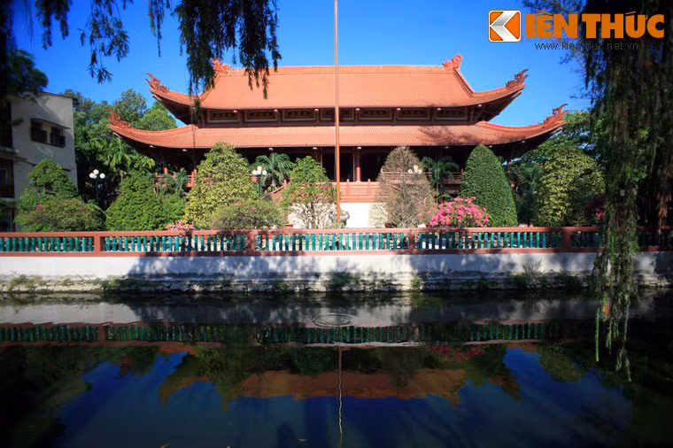 Kham pha ve dep cua ngoi chua rong nhat Sai Gon