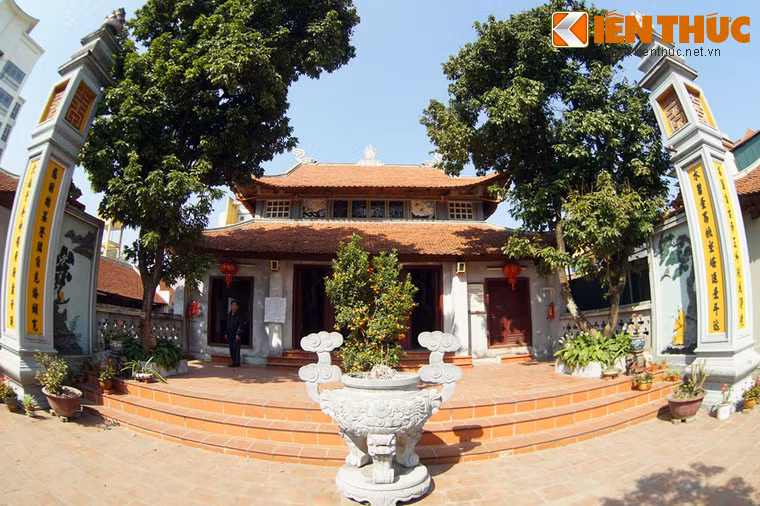 Đây vốn là một quán của đạo Lão được xây dựng từ đời vua Lê Thánh Tông (thế kỷ 15) để các đạo sĩ luyện phép trường sinh và thờ cúng thần tiên.