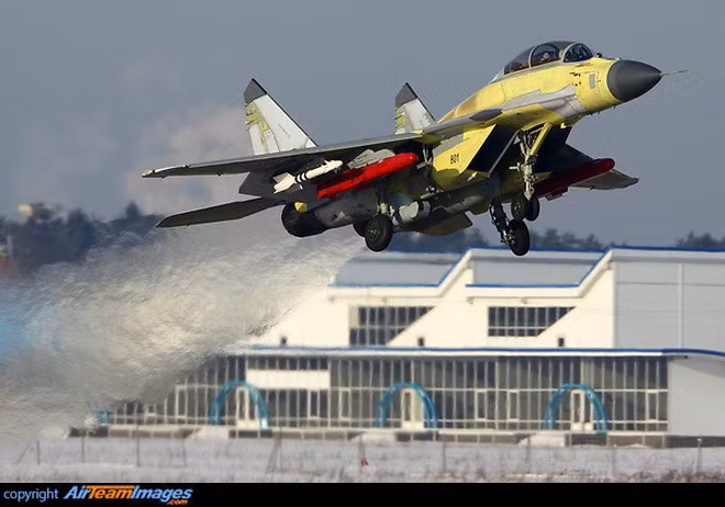 Cho dù thất bại trong việc chào hàng biến thể MiG-35 tối tân hơn (và dĩ nhiên là giá cũng đắt hơn) nhưng hợp đồng cung cấp MiG-29 cho Ai Cập vẫn được coi là cứu cánh giúp cho tập đoàn MiG tránh khỏi nguy cơ phá sản.