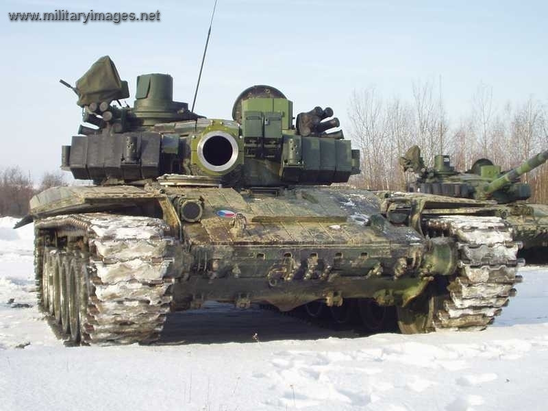 Về cơ bản, nòng pháo và khả năng tiêu diệt mục tiêu của T-72M4CZ là không đổi so với T-72, tuy nhiên độ chính xác đã được nâng lên vài phần, cho phép T-72M4CZ tiêu diệt chính xác mục tiêu ngay cả khi đang di chuyển tốc độ cao. Nguồn ảnh: Pinterest.
