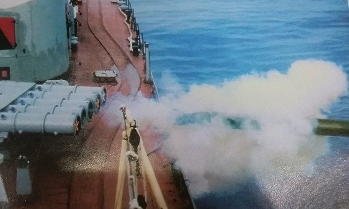 Thậm chí nhiều tài liệu trên thế giới còn xếp Petya là tàu... khinh hạm dù giãn nước của nó chỉ 1000 tấn. Tàu có biên chế thuỷ thủ đoàn đầy đủ 90 người và có khả năng thực hiện hải trình dài 9000 km trên biển. Nguồn ảnh: TL. 