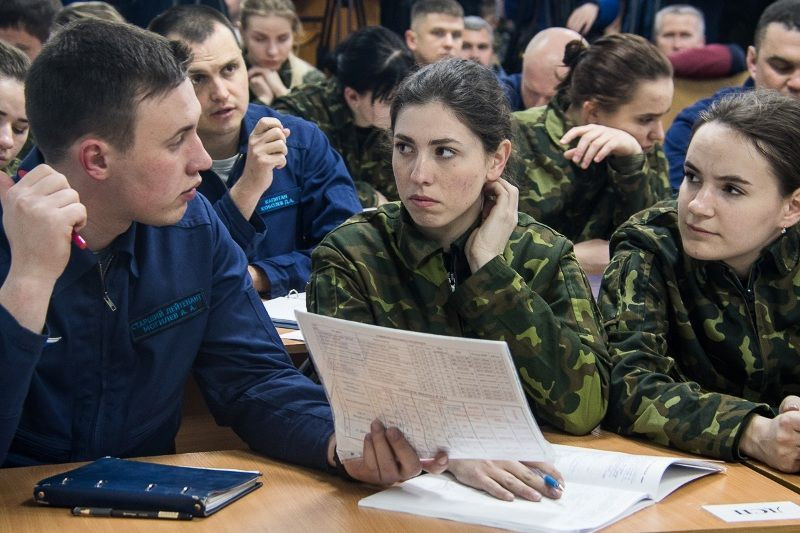 Các nữ phi công học viên Nga bên trong trường đào tạo phi công Krasnodar trứ danh của quốc gia này. Nguồn ảnh: Foto.