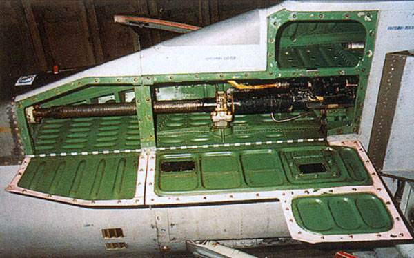 Tuỳ từng phiên bản mà cơ số đạn của GSh-30-1 chỉ vào khoảng 150 viên. Tốc độ bắn của pháo tối đa có thể lên tới 1800 viên/phút, Điều này khiến GSh-30-1 có thể nhanh chóng hết đạn chỉ sau khoảng 6 giây khai hoả. Nguồn ảnh: Pinterest.