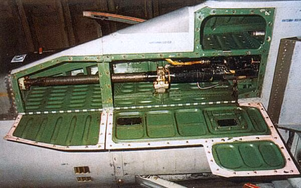 Tuỳ từng phiên bản mà cơ số đạn của GSh-30-1 chỉ vào khoảng 150 viên. Tốc độ bắn của pháo tối đa có thể lên tới 1800 viên/phút, Điều này khiến GSh-30-1 có thể nhanh chóng hết đạn chỉ sau khoảng 6 giây khai hoả. Nguồn ảnh: Pinterest.