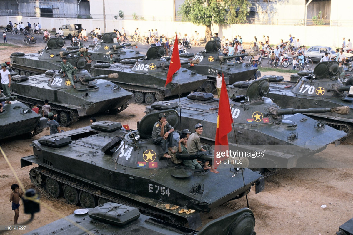 Xe tăng lội nước PT-76 của Việt Nam khi tham chiến trên chiến trường Campuchia chống lại lực lượng phản động Khmer Đỏ. Nguồn ảnh: TL.