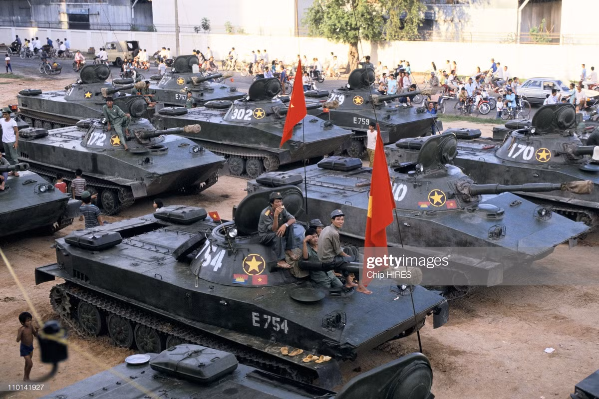 Xe tăng lội nước PT-76 của Việt Nam khi tham chiến trên chiến trường Campuchia chống lại lực lượng phản động Khmer Đỏ. Nguồn ảnh: TL.