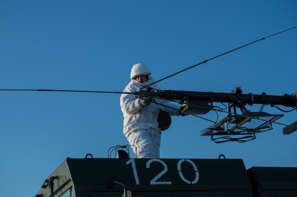 Khi nhận lệnh phóng, đạn tên lửa sẽ kích hoạt buồng đốt thuốc phóng để thoát khỏi ống phóng. Sau khi ra khỏi ống phóng, tên lửa mới mở các hệ thống cánh ổn định, điều hướng đồng thời điều chỉnh hướng phóng bằng van điều hướng. Nguồn ảnh: BMDP.