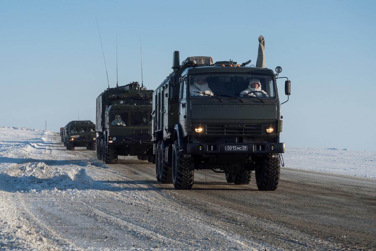 Cuộc tập trận sử dụng máy tính để mô phỏng mục tiêu bay trên không nên các bệ phóng không cần mang theo trang bị đạn tên lửa. Kíp chiến đấu chỉ cần tính toán, lấy phần tử bắn để tấn công mục tiêu giả định trên máy tính. Nguồn ảnh: BMDP.