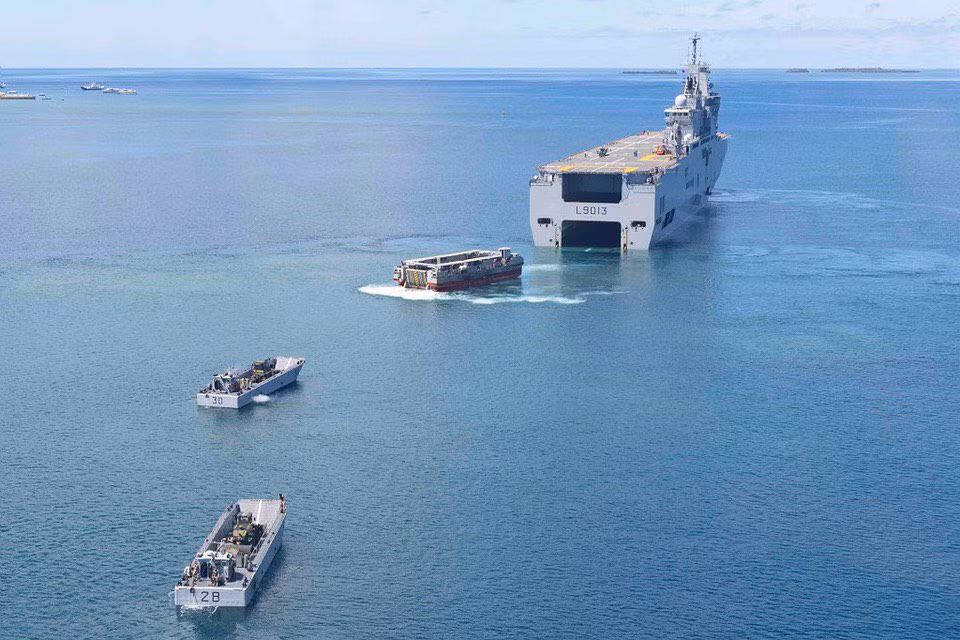 Hiện tại trong biên chế Hải quân Pháp có tổng cộng ba tàu đổ bộ tấn công lớp Mistral, tất cả đều đóng quân tại cảng Toulon. Đây là lớp tàu đổ bộ tấn công do Hải quân Pháp tự nghiên cứu chế tạo và đóng mới. Nguồn ảnh: BMDP.