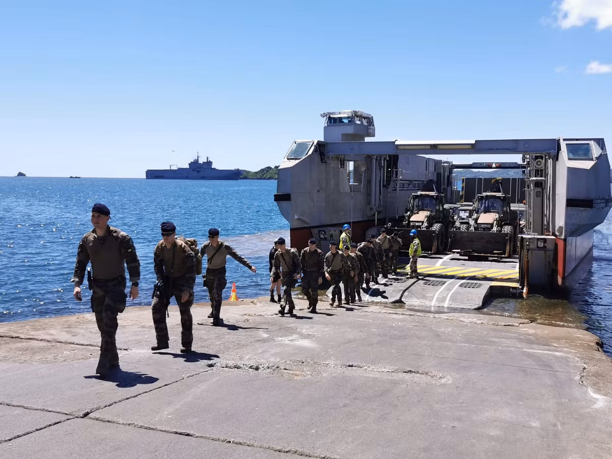 Cụ thể, trong các năm 2012 và 2013, Nga đã đặt mua hai tàu đổ bộ tấn công loại này của Pháp. Cả hai chiếc đều được hạ thuỷ sau khi đóng mới chỉ một năm và sẵn sàng bàn giao cho Moscow. Nguồn ảnh: BMDP.