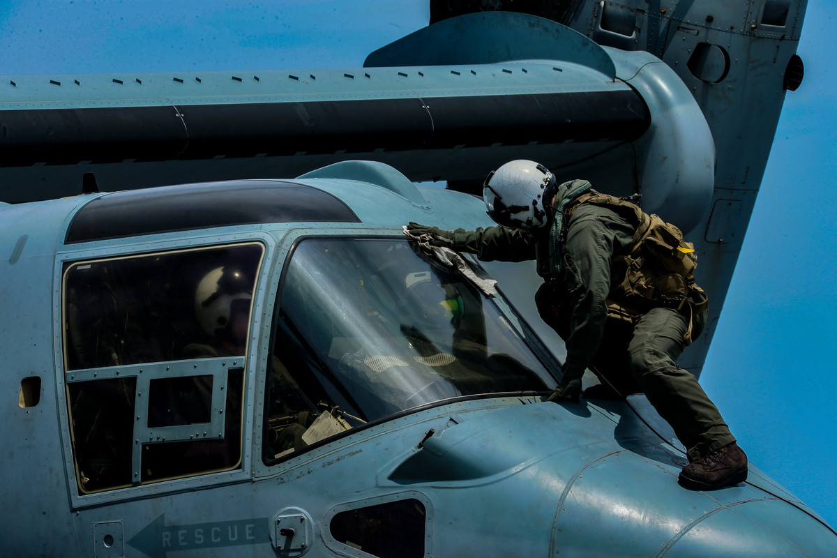 Ngoài ra, một loạt các loại phương tiện bay hiện đại khác phục vụ cho việc đổ bộ đường biển cũng được Mỹ huy động tới đây. Nguồn ảnh: USnavy.