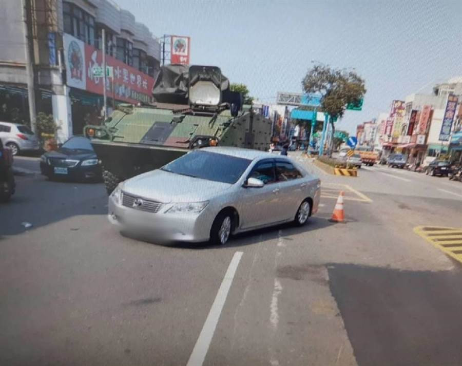 Ra đời từ năm 2002, thiết giáp Báo Mây được Đài Loan tự thiết kế và chế tạo với giá thành khá rẻ, chỉ vào khoảng 2 triệu USD cho mỗi chiếc và tới nay Đài Loan đã sản xuất được khoảng 662 chiếc. Nguồn ảnh: BMDP.