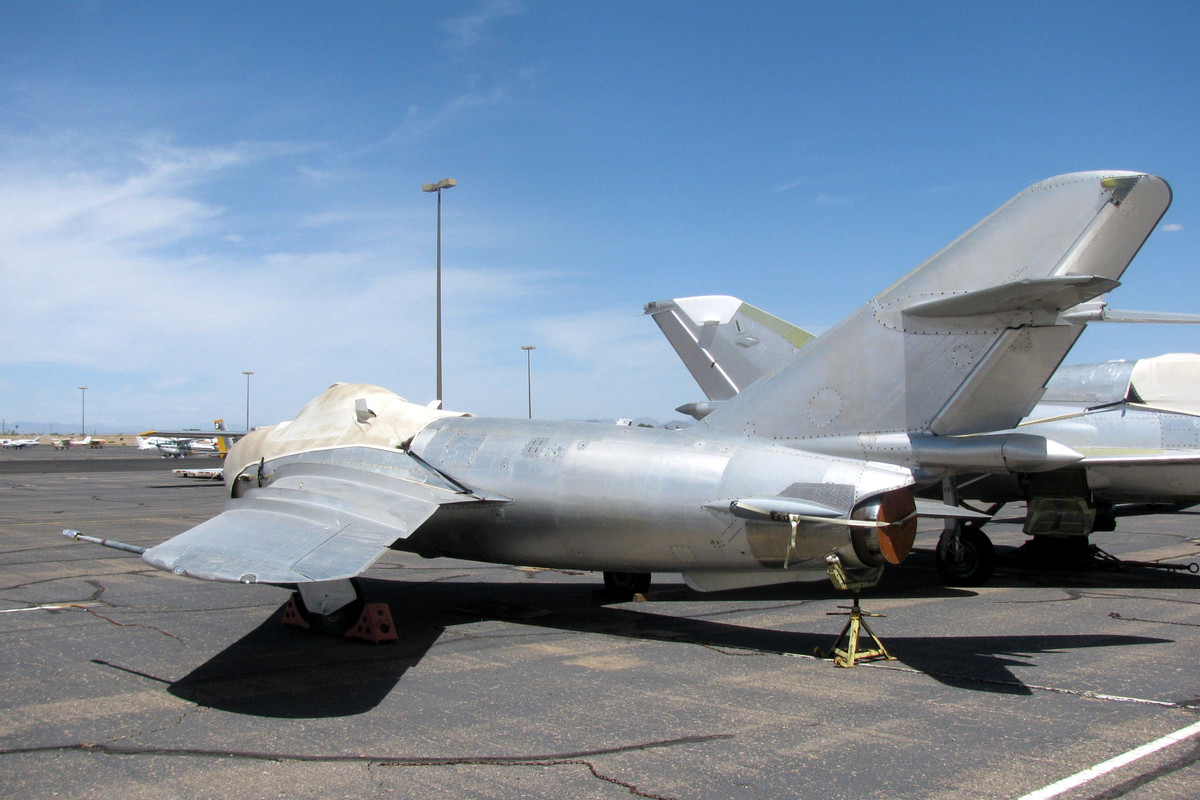 Được đưa vào biên chế Không quân Liên Xô từ năm 1951, tới năm 1953, MiG-17 lập chiến công đầu tiên khi bắn hạ một oanh tạc cơ trinh sát RB-50G của Mỹ vi phạm không phận Liên Xô. Trong số 17 người Mỹ trên chiếc RB-50G, chỉ một người duy nhất sống sót và bị Liên Xô bắt giữ. Nguồn ảnh: Pinterest.