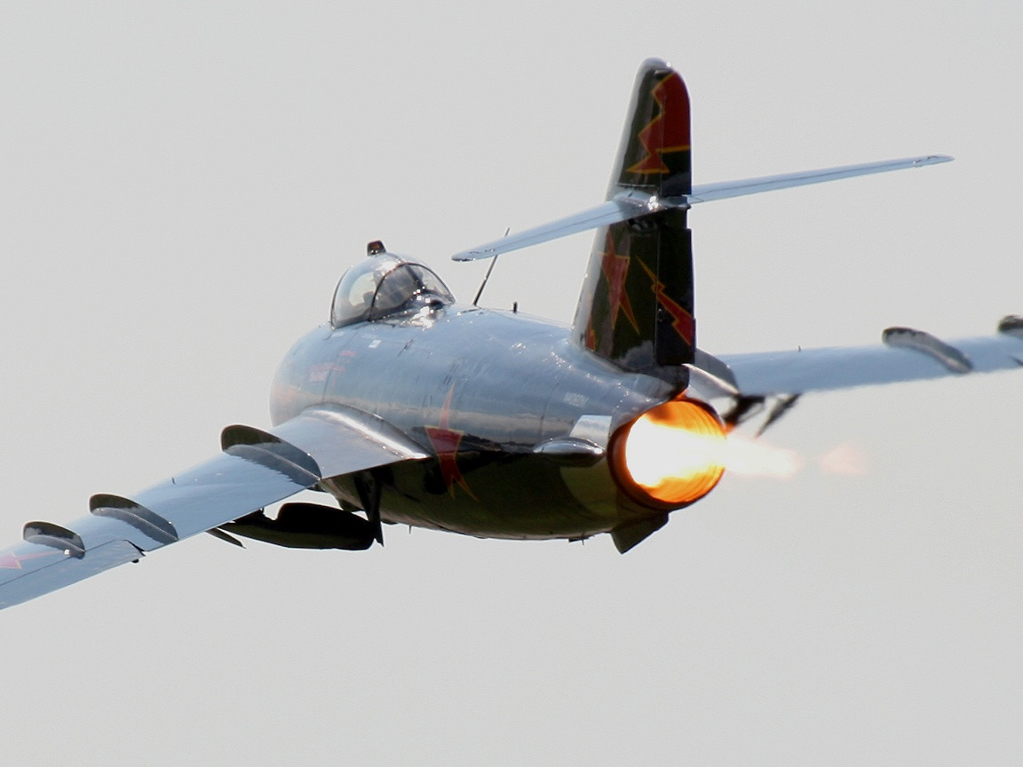 Cuộc tấn công của những tiêm kích MiG-17 của Việt Nam vào tàu chiến Mỹ hồi năm 1972 cũng là lần đầu tiên hải quân Mỹ bị oanh tạc kể từ sau Chiến tranh Thế giới thứ hai. Nguồn ảnh: Pinterest.