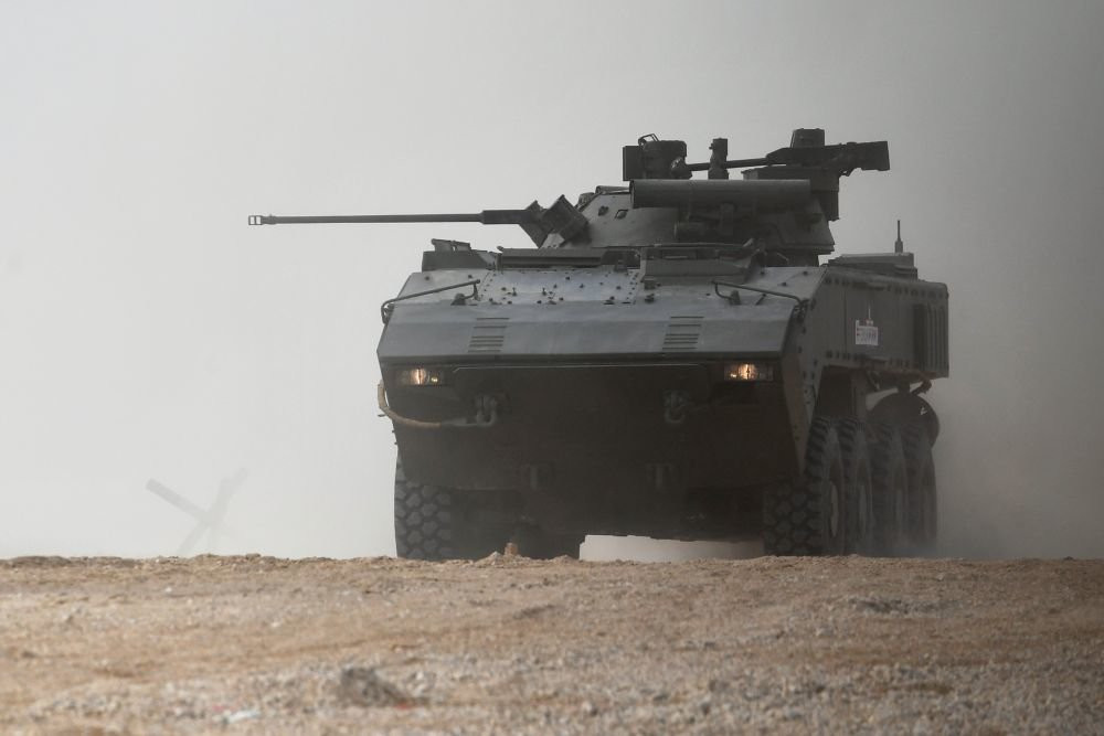 Mặc dù vậy, trong biên chế của quân đội Nga hiện nay cũng đang có tới gần 1300 chiếc thiết giáp bánh hơi BTR-80. Sau khi bị thay thế, các thiết giáp này vẫn hoàn toàn có thể được bán cho nước ngoài để tiếp tục sử dụng. Nguồn ảnh: Rumil.