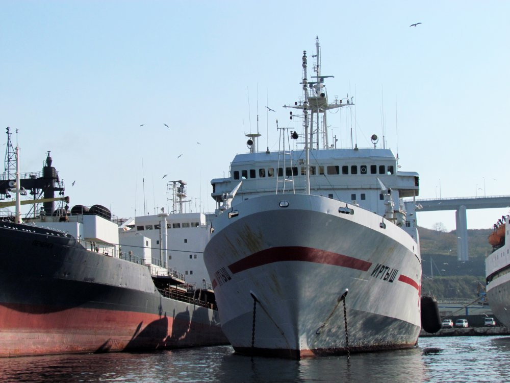 Chiếc tàu bệnh viện đầu tiên của Nga mang tên Ob' - được đặt tên cùng với lớp tàu bệnh viện này được Nga đóng trong năm 1980 nhưng sau đó đã bị loại biên vào năm 1997, bán lại cho Trung Quốc hồi năm 2007. Nguồn ảnh: Rumil.