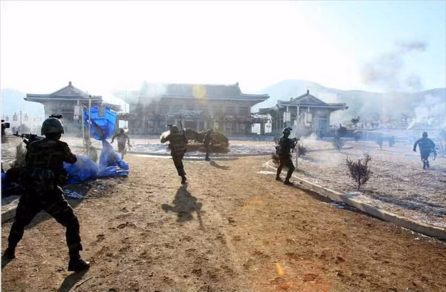 Trong thực tế, khó có thể thực hiện được một cuộc tấn công với quy mô lớn như thế này vào Nhà Xanh - địa danh được bảo vệ nghiêm ngặt bậc nhất ở Hàn Quốc. Nguồn ảnh: Pinterest.