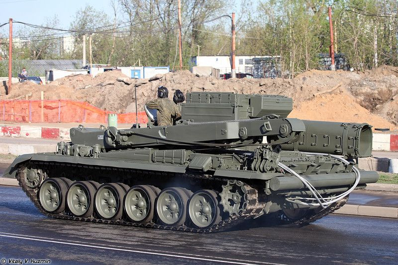 Tất nhiên, nếu như BREM-1 làm việc tốt với xe tăng T-90 hiện đại, nó cũng thừa sức để "vật lộn" với những loại xe tăng khác mà Việt Nam đang sử dụng như T-55, PT-71 hay T-62,... Nguồn ảnh: Pinterest.