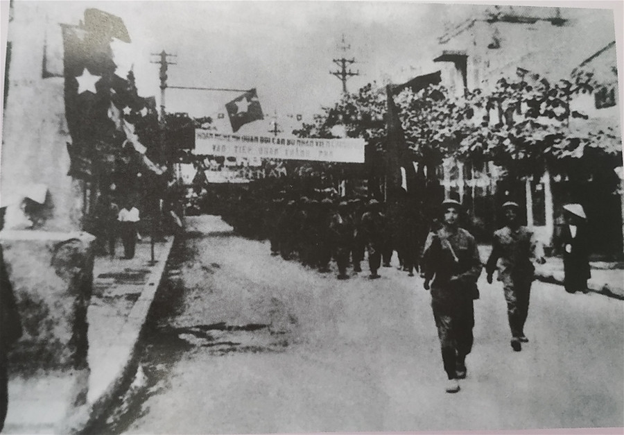 Sau năm 1954, nhiều tù binh khi được chúng ta trao trả cho Pháp thậm chí đã phải thừa nhận rằng, một trại tù không hàng rào dây thép gai, không tra tấn về thể xác lẫn tinh thần và được đối xử tử tế đã khiến họ tỉnh ngộ, nhận ra sự phi lý của người Pháp khi khơi mào cuộc chiến tranh với nhân dân Việt Nam. Nguồn ảnh: TL.