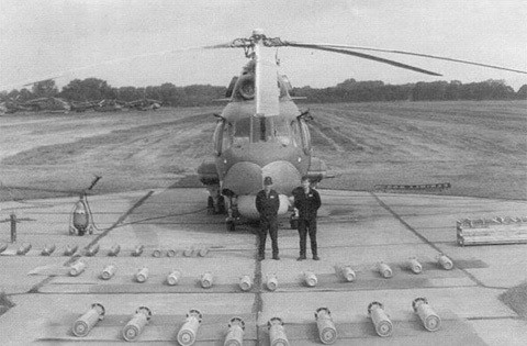 Ngoài ra, Liên Xô cũng mang tới Việt Nam loại trực thăng săn ngầm Mi-14PL hiện đại bậc nhất của nước này. Nguồn ảnh: TL.