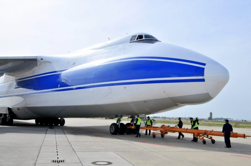 Trong quá khứ, dây truyền lắp ráp máy bay Antonov An-124 đã hoạt động từ năm 1982 cho tới tận năm 2004 mới dừng hoạt động. Trong thời gian này, tổng cộng có 55 chiếc An-124 được ra đời, mỗi chiếc có giá từ 70 tới 100 triệu USD. Nguồn ảnh: Pinterest.