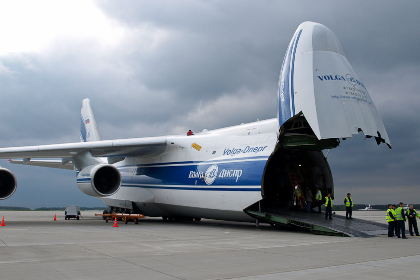 Tới nay, loại vận tải cơ này được sử dụng trong cả lĩnh vực quân sự và dân sự. Ở lĩnh vực quân sự, Nga là lực lượng duy nhất sử dụng An-124 trong biên chế. Trong khi đó Nga, Ukraine và UAE cũng có sử dụng An-124 trong lĩnh vực dân sự. Nguồn ảnh: Pinterest.