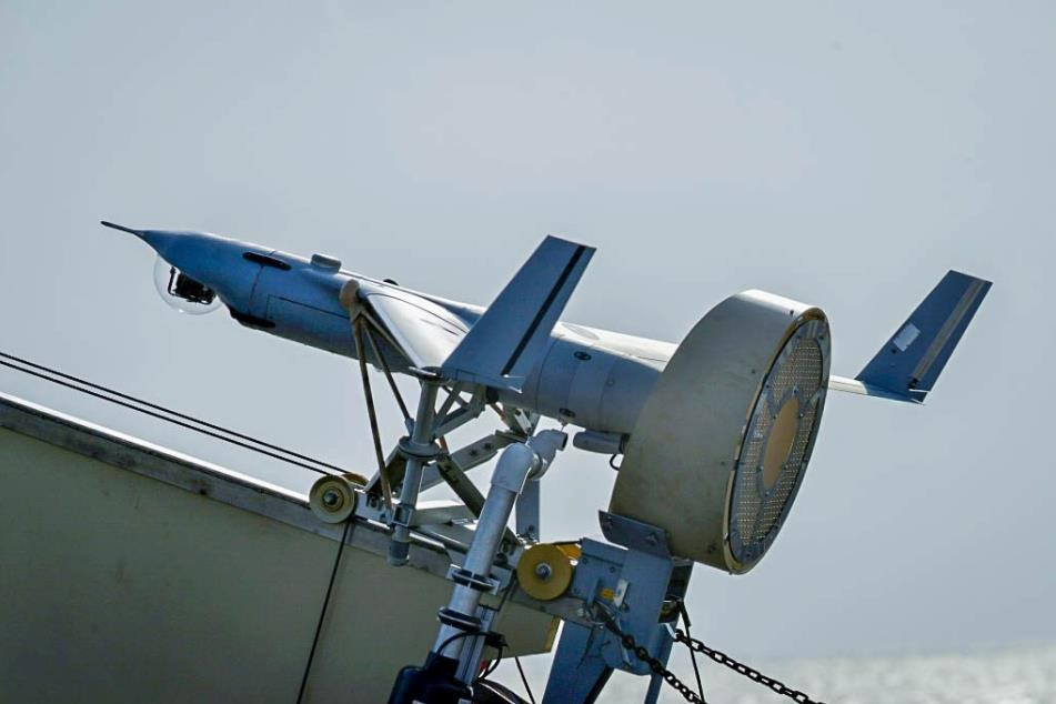 UAV ScanEagle được Mỹ đưa vào sản xuất từ năm 2005, loại máy bay này có giá 3,2 triệu USD/4 chiếc cùng với hệ thống điều khiển mặt đất. Nguồn ảnh: Pinterest.