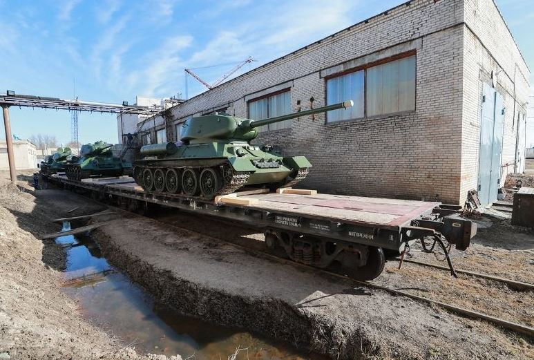 Những cỗ xe tăng T-34 còn tiếp tục được sử dụng tới thế kỷ 21 trên khắp thế giới đại đa số đều là phiên bản sử dụng nòng pháo cỡ 85mm - phiên bản này ra đời vào cuối Chiến tranh Thế giới thứ hai. Nguồn ảnh: Expo.