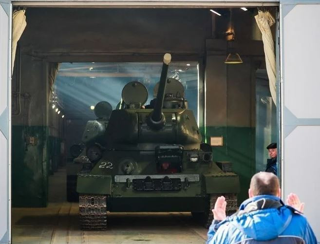 Toàn bộ phần sơn của xe đã được làm lại, kèm theo đó là hệ thống động cơ, hệ thống hộp số, thậm chí là hệ thống phòng pháo cũng được sửa chữa. Nguồn ảnh: Expo.