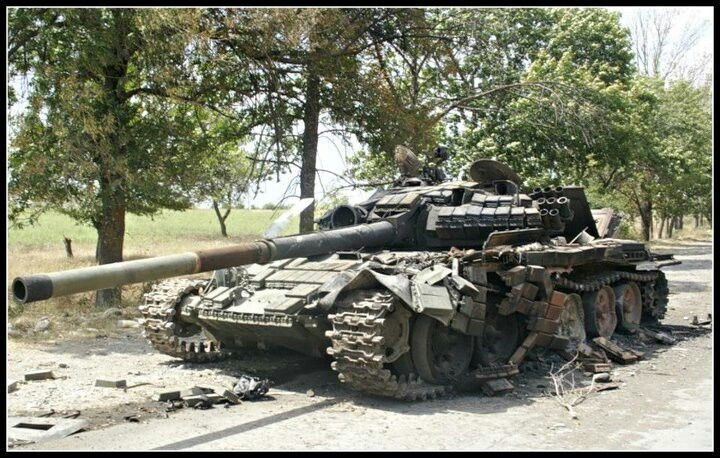 Thực tế diễn ra hoàn toàn không phải như vậy, niềm kiêu hãnh của Liên Xô/Nga đã bị tổn thương nghiêm trọng. Cuộc chiến ở Grozny là cuộc chiến trong môi trường đô thị - nơi mà các xe tăng và thiết giáp Nga trở thành "hổ giấy" cho lối đánh du kích của đối phương. Nguồn ảnh: Pinterest.