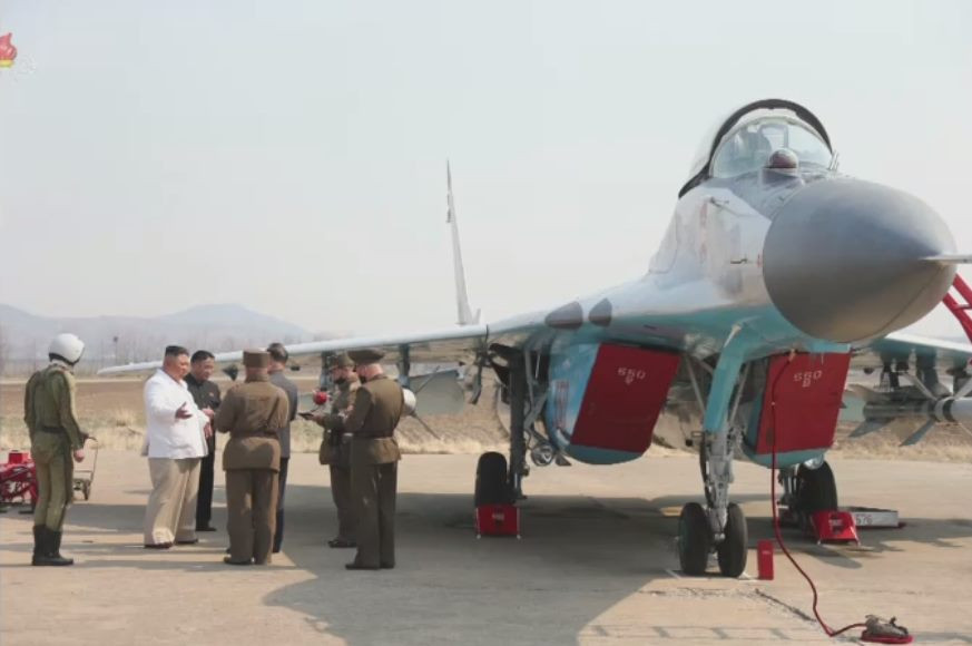 Cuộc tập trận có sự tham gia của các chiến đấu cơ MiG-29 và Su-25. Đặc biệt, MiG-29 hiện đang là loại tiêm kích hiện đại nhất trong tay Triều Tiên. Nguồn ảnh: KCNA.
