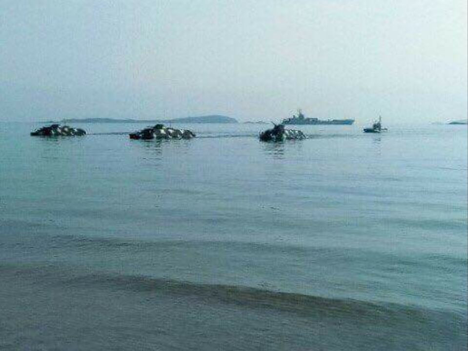 Trong biên chế của Quân đội Việt Nam hiện tại có hàng chục loại xe thiết giáp khác nhau, tuy nhiên đông nhất là BTR-60. Nguồn ảnh: TL.