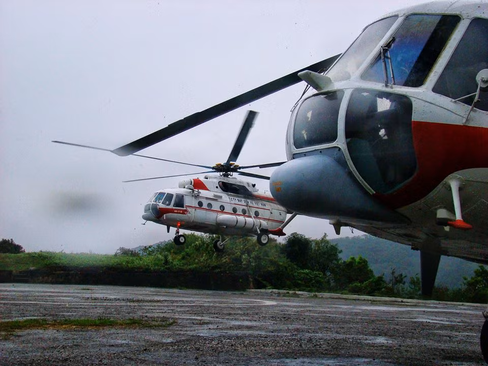 Vào đầu giai đoạn mở cửa của những năm 90, du lịch ở Việt Nam dần phát triển và rất nhiều khách du lịch nước ngoài tìm đến đất nước ta để chinh phục những mảnh đất chưa từng có bất cứ một du khách nước ngoài nào từng đặt chân tới. Nguồn ảnh: TL.