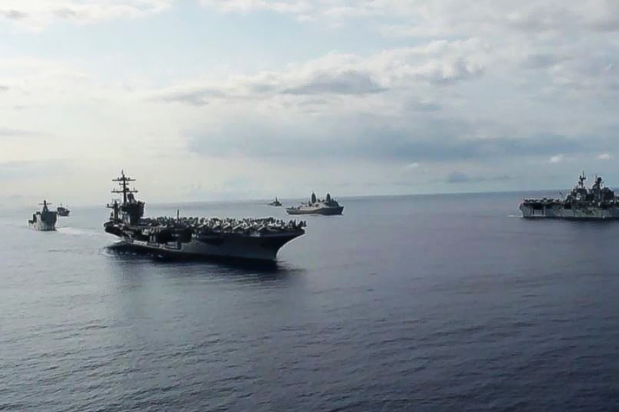 Hiện tại, Hải quân Mỹ đang có hai tàu sân bay trong tình trạng "tự cách ly", không được phép cập cảng vì trên tàu phát hiện virus COVID-19 đó là chiếc USS Theodore Roosevelt và USS Harry S. Truman. Nguồn ảnh: Forces.