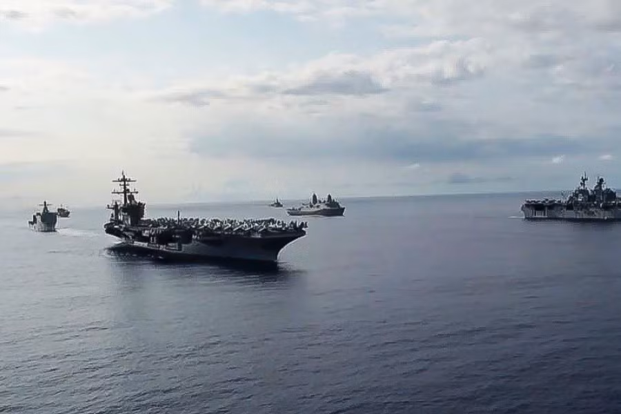 Hiện tại, Hải quân Mỹ đang có hai tàu sân bay trong tình trạng "tự cách ly", không được phép cập cảng vì trên tàu phát hiện virus COVID-19 đó là chiếc USS Theodore Roosevelt và USS Harry S. Truman. Nguồn ảnh: Forces.