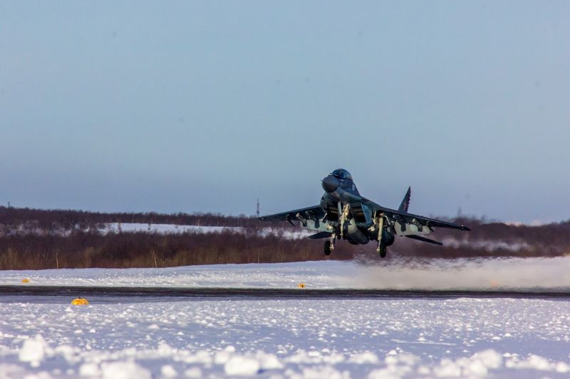 Mặc dù không còn tàu sân bay, tuy nhiên các phi công hải quân của Nga vẫn liên tục phải tham gia huấn luyện vì nếu nghỉ bay quá lâu, họ sẽ bị "tước bằng lái". Nguồn ảnh: Expo.