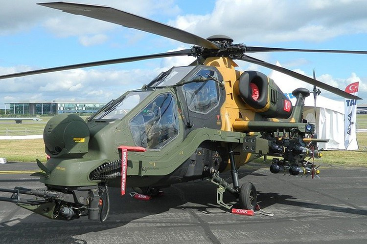 Một pháo xoay 3 nòng cỡ 20mm với 500 viên đạn được bố trí ở mũi máy bay để tiêu diệt sinh lực địch.