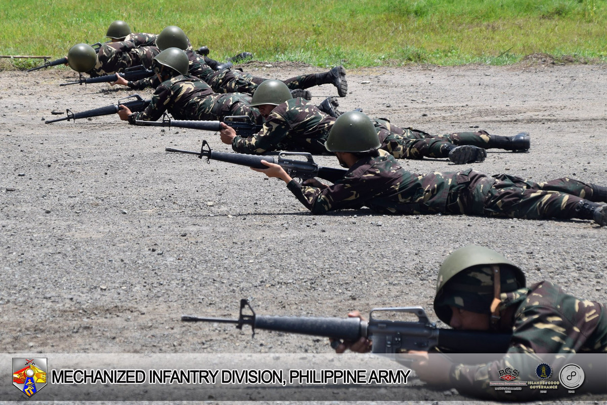 Ngoài ra, lực lượng này còn có trong kho vũ khí rất nhiều loại súng trường tấn công kiểu cũ của Mỹ như khẩu M-16 hay AR-16. Nguồn ảnh: Philippinearmy.