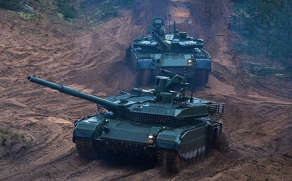 Một trong những tính năng độc đáo của T-90M đó là xe tăng chủ lực này có khả năng chia sẻ dữ liệu với những phương tiện khác theo thời gian thực. Nguồn ảnh: Rumil.