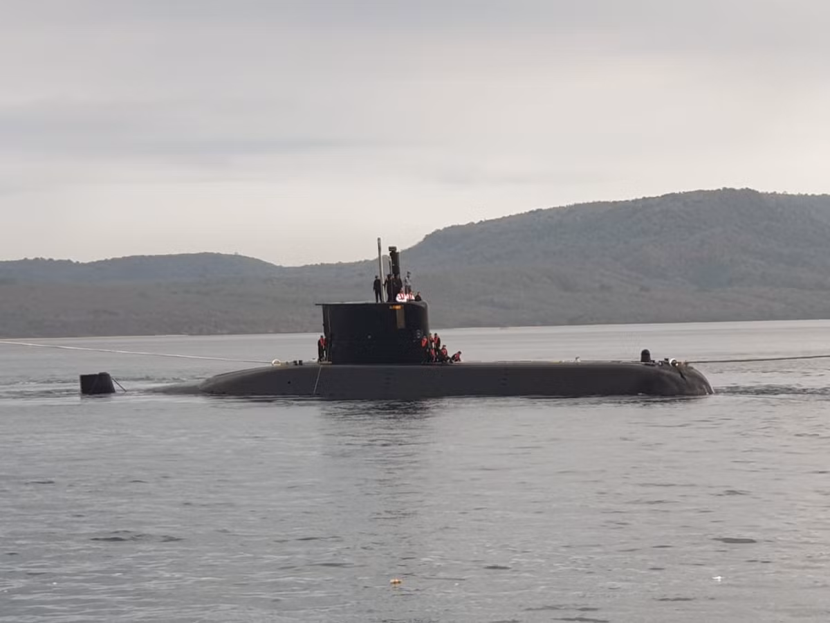 Trên lý thuyết, tàu ngầm Nagapasa có khả năng hoạt động với tốc độ tối đa 11 hải lý khi nổi và tối đa 21 hải lý tương đương với 39,8 km/h khi lặn. Nguồn ảnh: BMDP.