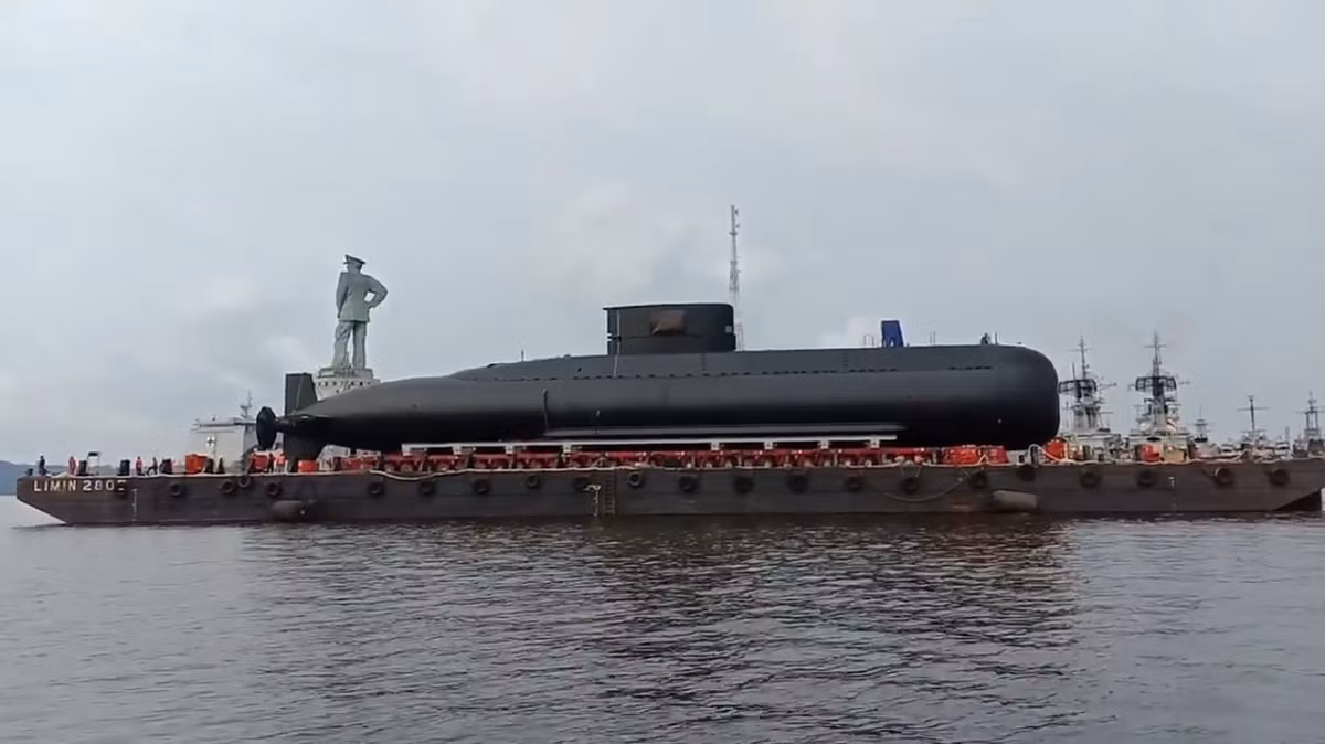 Tàu có khả năng hoạt động với tầm tối đa 20.000 km khi nổi và tối đa 740 km khi lặn. Khi lặn với ống thở, tàu có khả năng hoạt động tối đa 15.000 km ở tốc độ 19 km/h. Nguồn ảnh: BMDP.