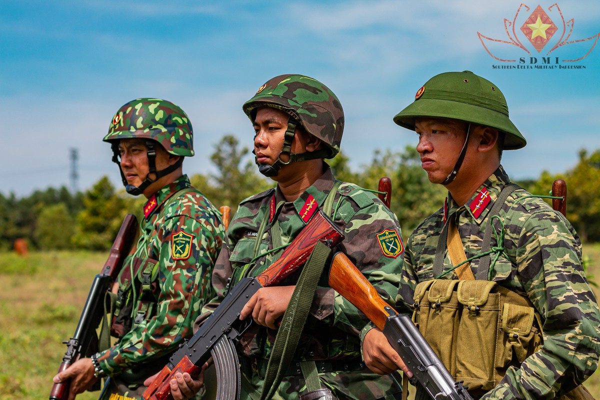 Việt Nam từng sử dụng ba bộ quân phục rằn ri với số lượng nhiều nhất lần lượt bao gồm K17 (bìa trái), K07 (giữa) và K94 (bìa phải). Nguồn ảnh: SDMI.