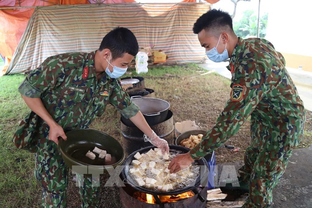 Tới nay, bộ quân phục K17 vẫn là quân phục dã chiến phổ biến nhất cho lực lượng lục quân của Quân đội Nhân dân Việt Nam. Nguồn ảnh: TTXVN.
