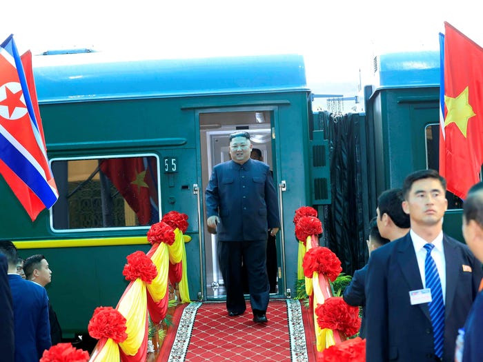 Đoàn tàu hoả bọc thép này từng chuyên chở các nhà lãnh đạo của Triều Tiên sang Nga, Trung Quốc và cả Việt Nam trong quá khứ. Nguồn ảnh: Business Insider.