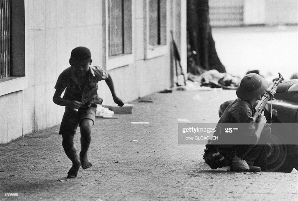 Tổng cộng trong toàn chiến dịch Hồ Chí Minh lịch sử, quân giải phóng huy động 250.000 quân chủ lực, 20.000 quân địa phương và du kích cùng khoảng 180.000 dân công để phục vụ chiến dịch. Nguồn ảnh: Getty Images.