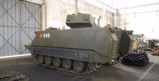 Ngoài ra chúng ta cũng phát triển phiên bản sử dụng súng máy tự động cho thiết giáp M113. Ở phiên bản này, xe sẽ được trang bị thêm tháp pháo để kíp chiến đấu có thể điều khiển được hoả lực từ phía trong xe. Nguồn ảnh: Gettyimg.