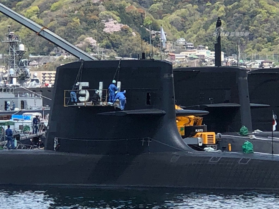 Đây là tàu ngầm đầu tiên trên thế giới sử dụng pin năng lượng có cấu tạo Lithium - nghĩa là giống như các cục pin được sử dụng trên điện thoại di động hiện nay. Nguồn ảnh: Sina.