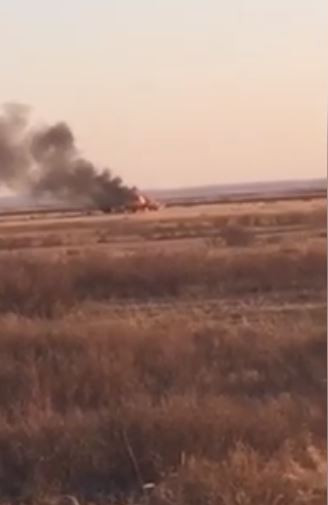 Từ những hình ảnh được ghi lại cho thấy, chiếc tiêm kích MiG-31 đã bị lỗi động cơ, phần động cơ của nó đã bốc cháy ngay trên không. Không loại trừ khả năng máy bay đã bị chim chui vào động cơ khiến động cơ hỏng nghiêm trọng. Nguồn ảnh: Pinterest.